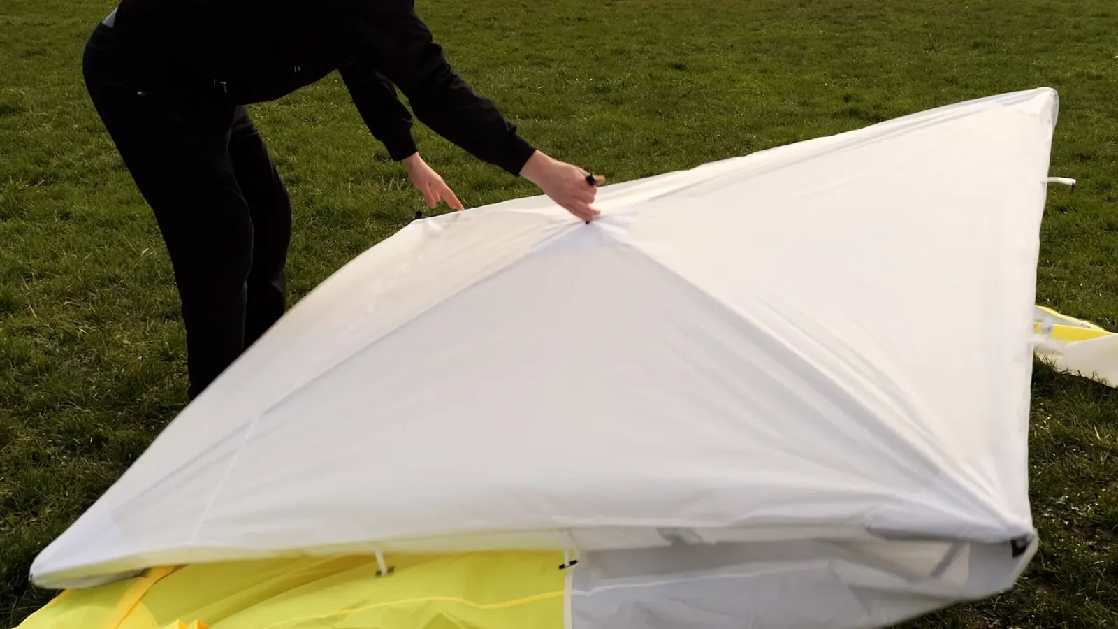 Déploiement de la tente de chantier pop-up JAX3
