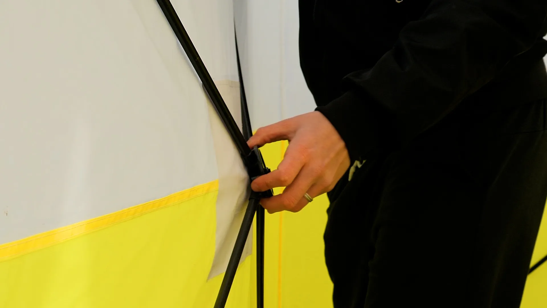 Détail structure fibre de verre tente JAX3